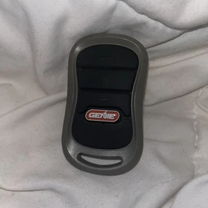 Original OEM Genie G3T-A Drei Tasten Garagentoröffner Fernbedienung KOSTENLOSER VERSAND - Bild 1 von 3