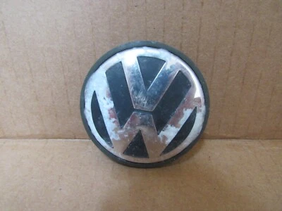 VOLKSWAGEN JETTA/PASSAT/EOS/BEETLE/GOLF HUB CAP 3b7601171 OEM - Image 1 of 2