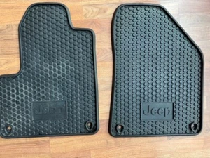 OEM 2015-2023 (?) Jeep Cherokee Rubber Floor Mats Part# 1UB87DX9AA & 1UB87LU5AA - Bild 1 von 8