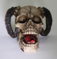 Totenkopf lachend mit Steinbock Hörner klein – Skull Schädel Gothic Horror