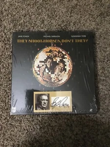 THEY SHOOT HORSES, DON'T THEY - (2) LASER DISC BOX SET - SIGNED BY S.POLLACK - Afbeelding 1 van 3