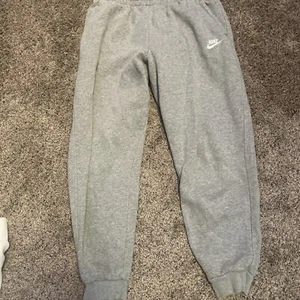 Nike Youth XL Gray Joggers. Great condition. Draw string - Picture 1 of 3
