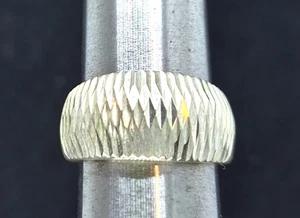 Sterling Silver Ring Marked 925 Size 6 Unbranded No Stones Pre-owned - Picture 1 of 3