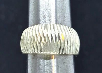 Sterling Silver Ring Marked 925 Size 6 Unbranded No Stones Pre-owned - Image 1 of 3