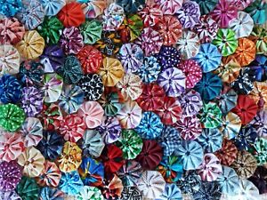 120 Mini Yo Yo Suffolk Puff Mixed Handmade Fabric Pieces Applique Quilt Yoyos