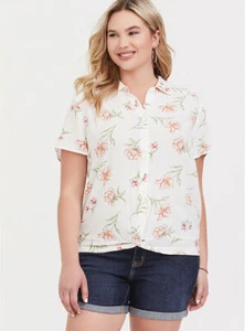 Blusa Torrid Marfil Floral Top Mujer Talla Grande 2 Blanco Crepé Botón Frontal - Imagen 1 de 12