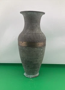 Vaso di fiori in ottone massiccio smaltato piatto verde vintage - Foto 1 di 8