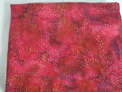 Tela de acolchado de costura de algodón BATIK con puntos metálicos de oro rojo de casi 2 yardas (68") Foto 1 de 3