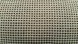 Tessuto tappezzeria/drappeggio Cone Jacquard Mills Gingham avorio/marrone 56" 9yds BTY - Foto 1 di 4