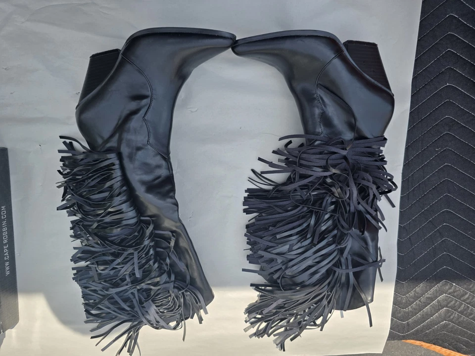 Cape Robbin 黑色女式靴子 Cowtown 黑色美国尺寸 6.5 二手 — 第 1/4 张图片