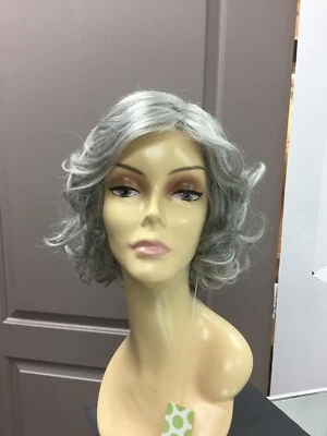 Envy BIANCA 中长波浪海滩波浪鲍勃假发,中等灰色出售! — 第 1/4 张图片