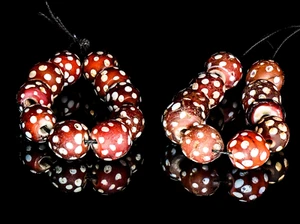 Antique Venetian African Trade White Heart "Red Skunk" Beads, group of 10 (0466) - Picture 1 of 6