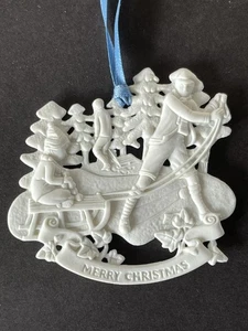 Wedgwood 2000 Jaspe Blanco Feliz Navidad Trineo Adorno Clásico atemporal - Imagen 1 de 9
