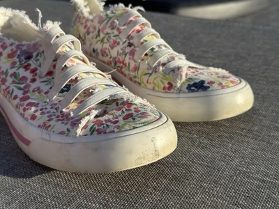 Tênis Feminino Rocket Dog Floral Tamanho 7.5 Flores Desgastadas - Imagem 1 de 4