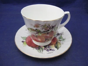 Vintage Newhall Staffordshire Tea Cup & Saucer - Fruit Motif -Signed set - Picture 1 of 10