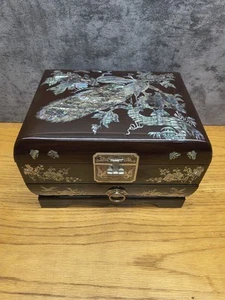 Old Korea Wood Lacquerware Fengshui Peacock Butterfly Tree Jewelry Box - Foto 1 di 15