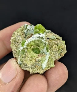 Muestra de cristal de peridoto natural de la mina Sapat Pakistán 34 g 37 x 33 mm - Imagen 1 de 14