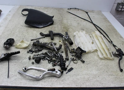 06-08 KAWASAKI KX250F REPUESTOS RANURA TUERCAS Y PERNOS  Foto 1 de 4