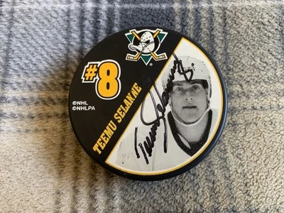 Disco de hockey firmado Teemu Selanne 8 y Paul Kariya 9 Anaheim Ducks NHL Foto 1 de 3