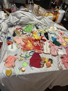 Grande lotto di bambole Barbie vintage 1966 movimento libero tanti accessori - Foto 1 di 22
