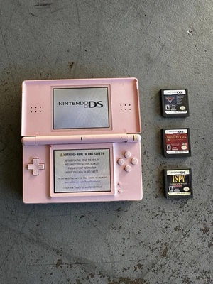 Sistema portátil Nintendo Ds Lite rosa usado con juegos Foto 1 de 4