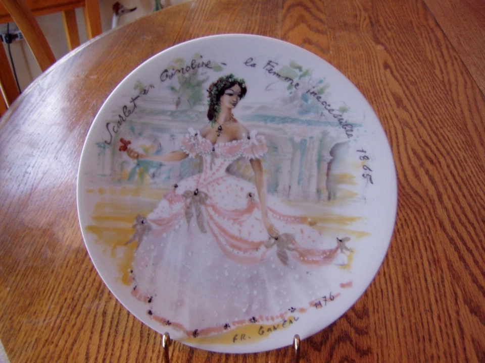 PLATO ESCARLATA EN CRINOLINA D'ARCEAU-LIMOGES - COLECCIONABLE - ¡GRAN PRECIO! Foto 1 de 1