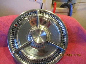 1959 PONTIAC BONNEVILLE GM FACTORY ONE TRI BAR SPINNER HUB CAP NICE FREE SHIPPIN - Picture 1 of 12