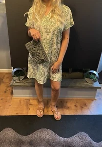 Women Dress - Picture 1 of 5