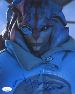 Foto 8x10 NYASHA HATENDI Auténtica Firmada "MASS EFFECT ~Jaal Ama Darav" Certificado de Autenticidad JSA - Imagen 1 de 2