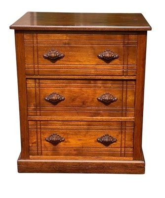 Antigua cómoda victoriana de nogal/tiradores tallados en tocador - archivador Foto 1 de 4