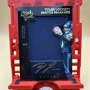 2015 Panini Black Gold Tyler Lockett RC Rookie Patch Gold Auto RPA 92/199 - Picture 1 of 8