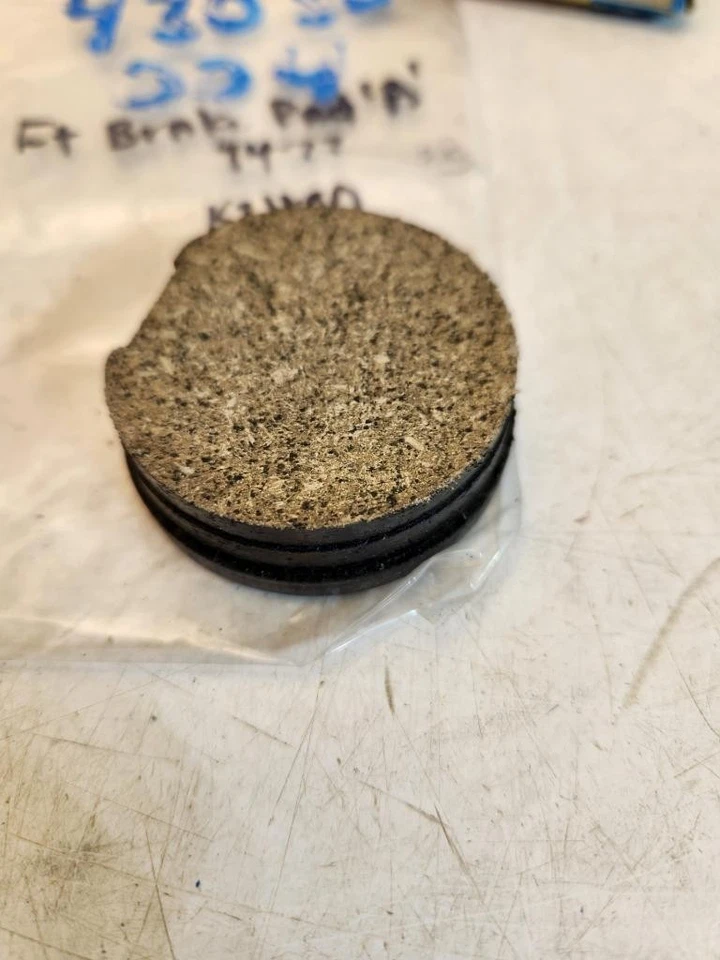 Pastilla de freno delantera KZ400 A 1974-77 NOS KAWASAKI 43050-004 Foto 1 de 1