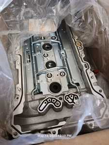 Genuine GM 12658255 Camshaft Valve Cover Malibu Impala 2.5L - Picture 1 of 4