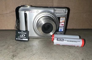 Cámara digital Fujifilm FinePix serie A A700 7,3 MP plateada con tarjeta SD - Imagen 1 de 20