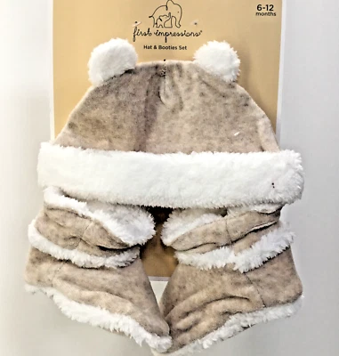 Sombrero y botines de bebé First Impressions sherpa orejas de oso 6-12 meses  Foto 1 de 3