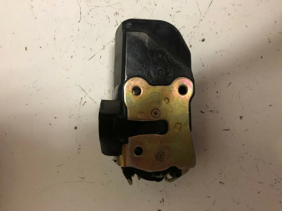 Замок правой задней двери 2001 2002 2003 2004 2005 2006 Dodge Stratus Sebring  - Изображение 1 из 2