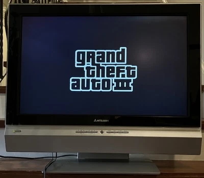 "TV de pantalla plana LCD vintage Mitsubishi 30"" 4:3 retro para juegos plateado Y2k 2004" Foto 1 de 4