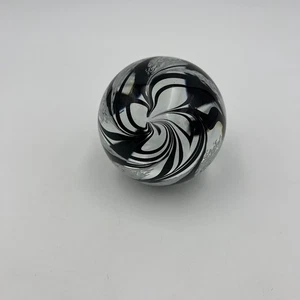 Fermacarte vintage in vetro artistico trasparente e nero vortice 3,5" 2 libbre 4 oz - Foto 1 di 8