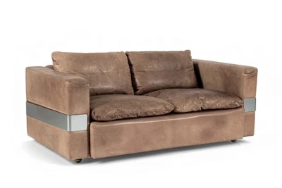 Sofá alemán de mediados de siglo de cuero marrón envejecido al estilo de Robert Haussman Foto 1 de 4