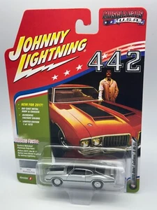 Johnny Lightning 1970 Olds Cutlass 442 W-31, Platinum Silver, 1:64, NIB - Picture 1 of 11