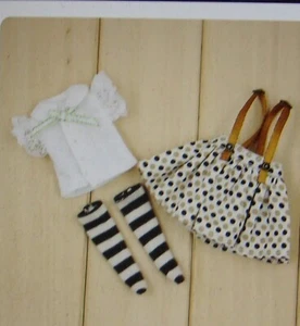 LEER: 3 piezas. Conjunto de top, falda, medias para muñecas Middie Blythe de 20 cm - Imagen 1 de 2