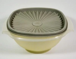 Vintage Tupperware Square Servalier Bowl w/handles and Gray Lid - Picture 1 of 3