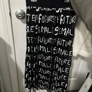 Alice + Olivia - Levon Pailletten feministischer Midirock mit Biker Shorts in Schwarz/Weiß - Bild 1 von 6
