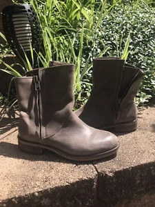 Hinge Gray Griege Tan Vero Cuoio Leather Ankle Boots Booties Size 7.5 - Picture 1 of 11