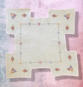 VTG Bridge Card Game Tablecloth Floral Embroidery Ecru w/Pink Edging Diamond Pts - Picture 1 of 24