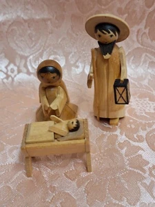 Ulmik Erzgebirge Holzfiguren Krippe 3 Teile Heilige Familie Krippenfiguren - Bild 1 von 2