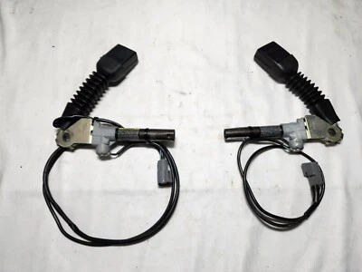 2001 - 2003 Ford Ranger Drivers & Passengers Front Seat Belt Buckles (OEM)  Foto 1 de 4