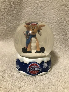DETROIT PISTONS Basketball NBA Snow Globe - Picture 1 of 5