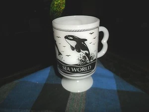 Vintage SEA WORLD SHAMU White Milk Glass Mug Coffee Cup - Picture 1 of 3
