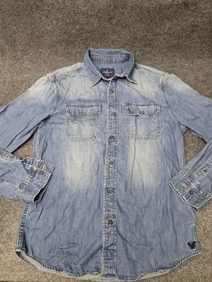 Camisa vaquera American Eagle Outfitters para hombre calce clásico mediano botón occidental Foto 1 de 4
